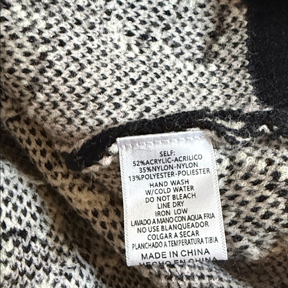 & Merci Sherpa Floral Black and White Boutique Sweater Small - Picture 13 of 14